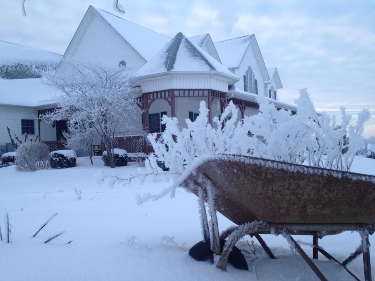 Green Gables Bed & Breakfast Odon Bagian luar foto